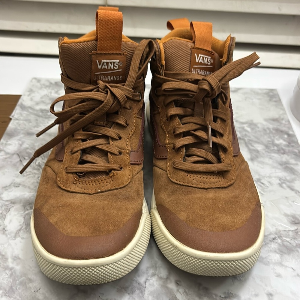 Van Hi UltraRange Shoes, Woman 8 Men 6.5